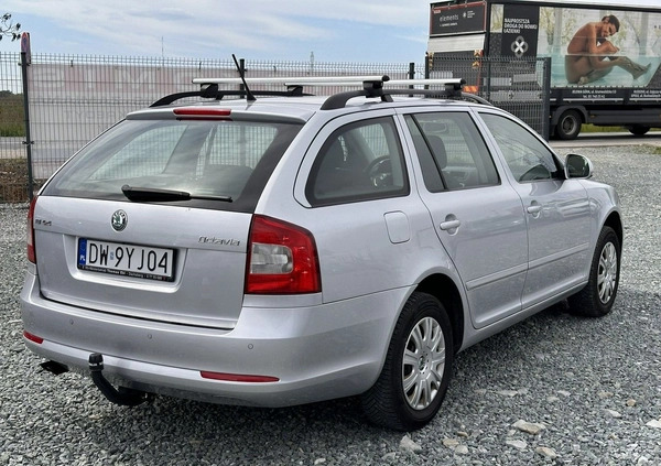 Skoda Octavia cena 22900 przebieg: 230000, rok produkcji 2012 z Wojkowice małe 154